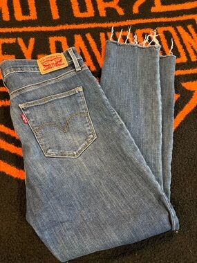 Levi's Women's lowrise Medium Blue Skinny Jeans with Frayed Hem